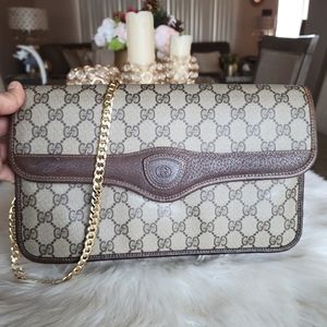 100% Authentic Gucci vintage GG canvas clutch crossbody bag